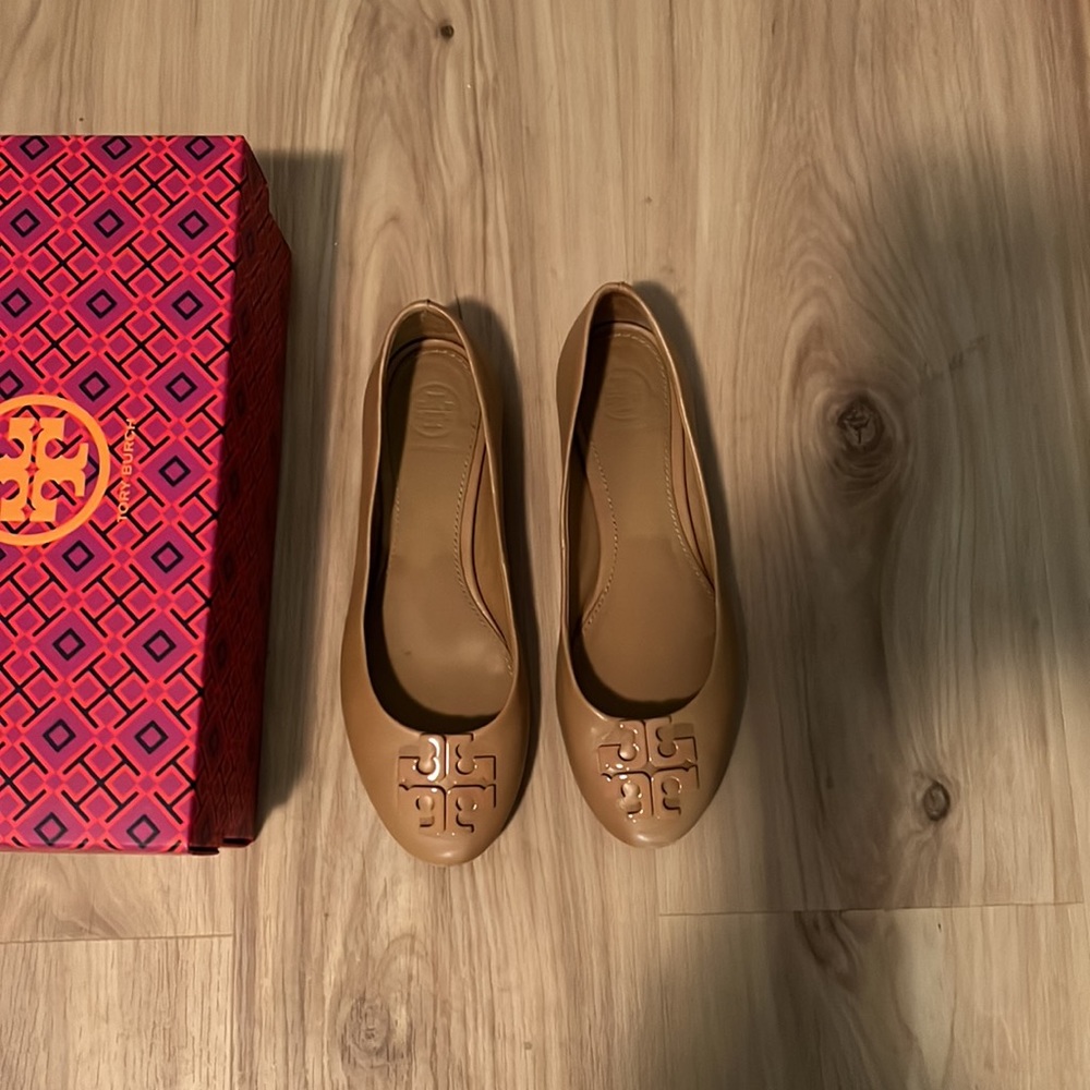 100% Authentic Tory Burch Flats with logo in Blonde Color-Size 5.5